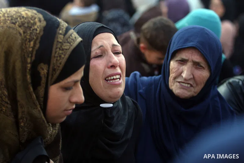 Relatives grieve Rushdi Tamimi who died of injuries sustained during clashes Saturday with Israeli security, during his funeral in the West Bank city of Ramallah, Tuesday, Nov 20, 2012. Tamimi was wounded during a protes...
