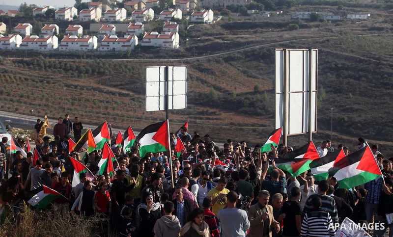 Palestinians carry the body of Rushdi Tamimi, 31, during his funeral procession in the West Bank city of Ramallah November 20, 2012. amimi was wounded during a protest against Israel's operation in Gaza on Saturday, Nov....