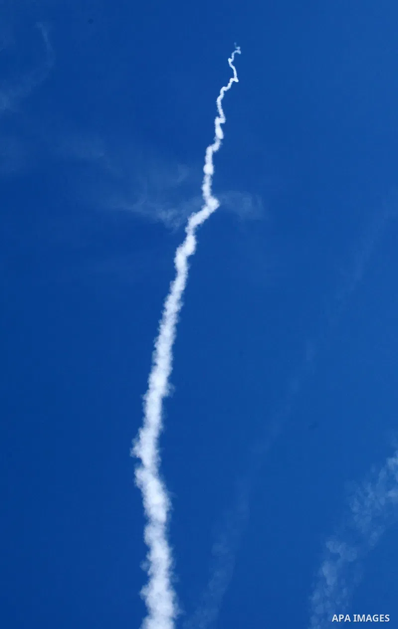 A rocket is launched towards Israel by Palestinian militants from Gaza City, Gaza Strip, 20 November 2012. Reports state that the Israeli military is prepared to significantly widen operations against Palestinian militan...