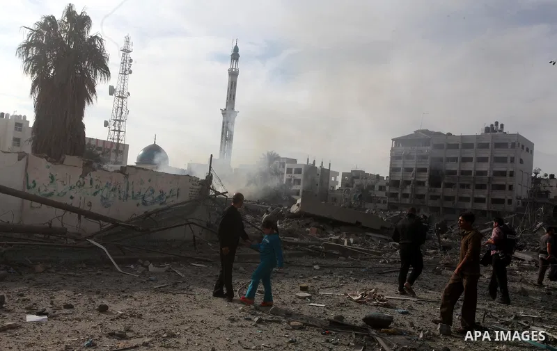Palestinians look at government offices destroyed in an Israeli airstrike in Gaza City, 21 November 2012. Palestinian militants renewed their rocket fire on Israel 21 November and Israel continued pounding targets in the...