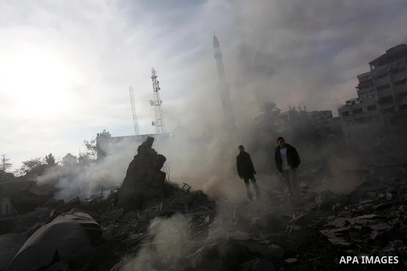 Palestinians look at government offices destroyed in an Israeli airstrike in Gaza City, 21 November 2012. Palestinian militants renewed their rocket fire on Israel 21 November and Israel continued pounding targets in the...