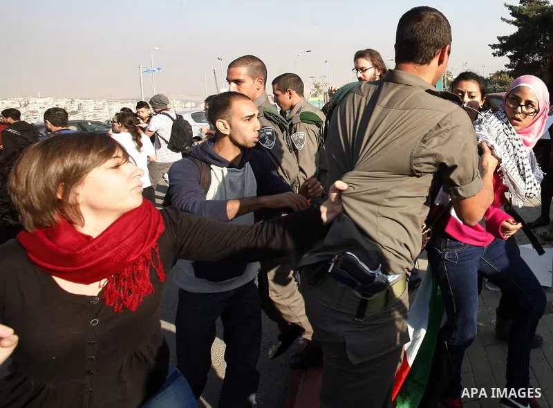Palestinian protestors and Israelis shout slogans during a protest in Hebrew University in Jerusalem's Old City 20 November 2012, showing solidarity with the Palestinians in the Gaza Strip, as hostilities continue on the...