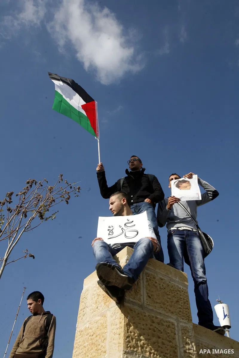 Palestinian protestors and Israelis shout slogans during a protest in Hebrew University in Jerusalem's Old City 20 November 2012, showing solidarity with the Palestinians in the Gaza Strip, as hostilities continue on the...