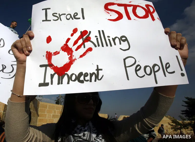 Palestinian protestors and Israelis shout slogans during a protest in Hebrew University in Jerusalem's Old City 20 November 2012, showing solidarity with the Palestinians in the Gaza Strip, as hostilities continue on the...