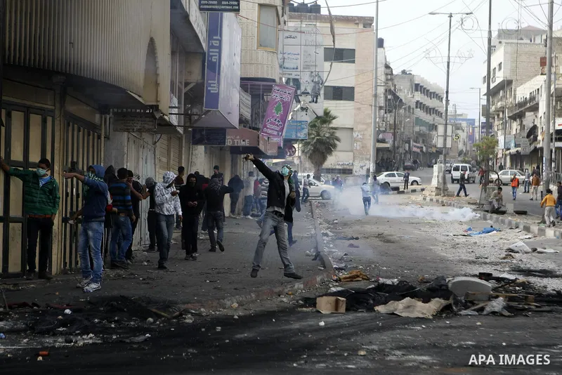 Palestinian stone throwers clash with Israeli border police in the West Bank city of Hebron on November 21, 2012, protesting against the ongoing Israeli military offensive on the Gaza Strip. Israel launched its offensive...