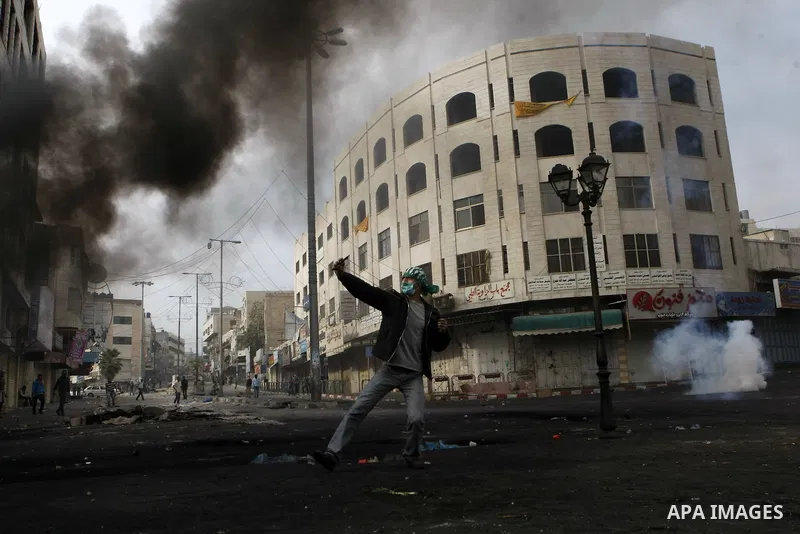 Palestinian stone throwers clash with Israeli border police in the West Bank city of Hebron on November 21, 2012, protesting against the ongoing Israeli military offensive on the Gaza Strip. Israel launched its offensive...