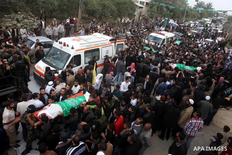 Hamas militants carry the body of a fellow comrade, whom medics said was killed in an Israeli air strike on Wednesday, during his funeral in the central Gaza Strip November 22, 2012. A ceasefire between Israel and Gaza's...