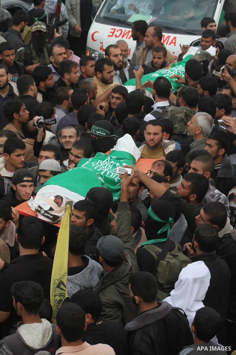 Mourners carry the bodies of Hamas militants in Al Moghraqa in the central Gaza Strip, 22 November 2012. Five Hamas militants were reportedly killed 21 November 2012 after an Israeli air strike on the house of the Abu Km...