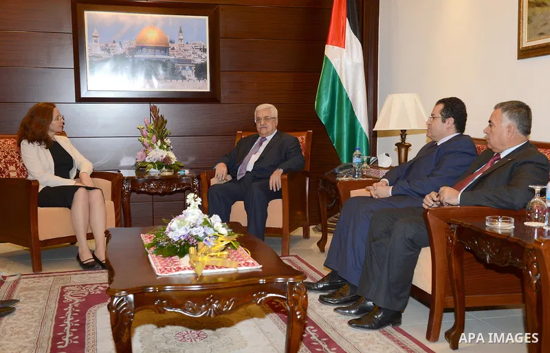 Palestinian President Mahmoud Abbas meets with Australian Ambassador, in the West Bank city of Ramallah, November 22, 2012. Photo by Thaer Ganaim