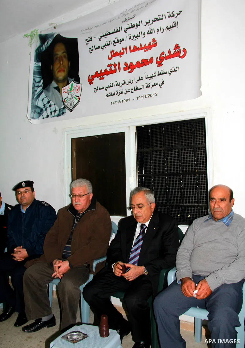 Palestinian Prime Minister Salam Fayyad, offers the condolences in the martyr Rushdie Mahmoud al-Tamimi, in the West Bank of village of Nabi Saleh, on November 22, 2012. Photo by Mustafa Abu Dayeh