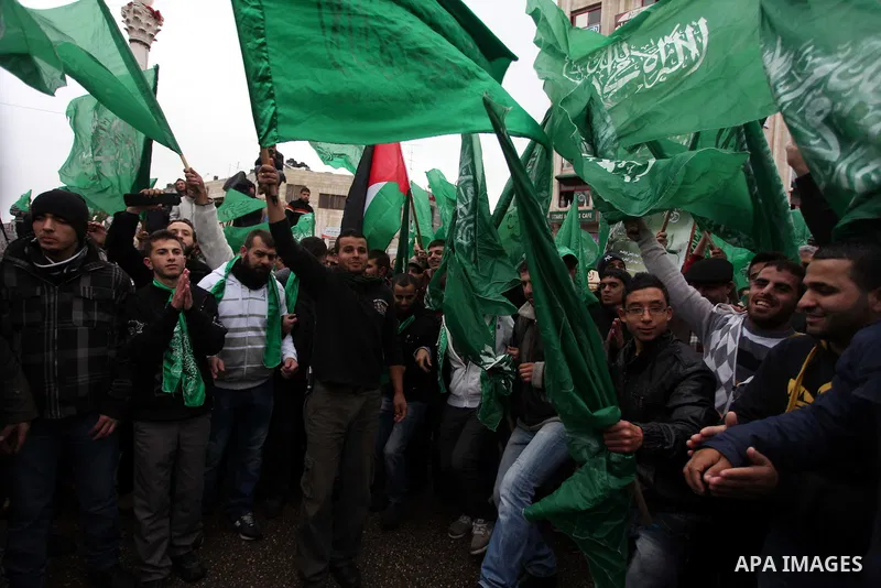 Palestinians wave Hamas flags during a rally celebrating what they claim to be Hamas' victory over Israel in the Gaza conflict, in the West Bank city of Ramallah November 23, 2012. Israeli troops at the Gaza border shot...