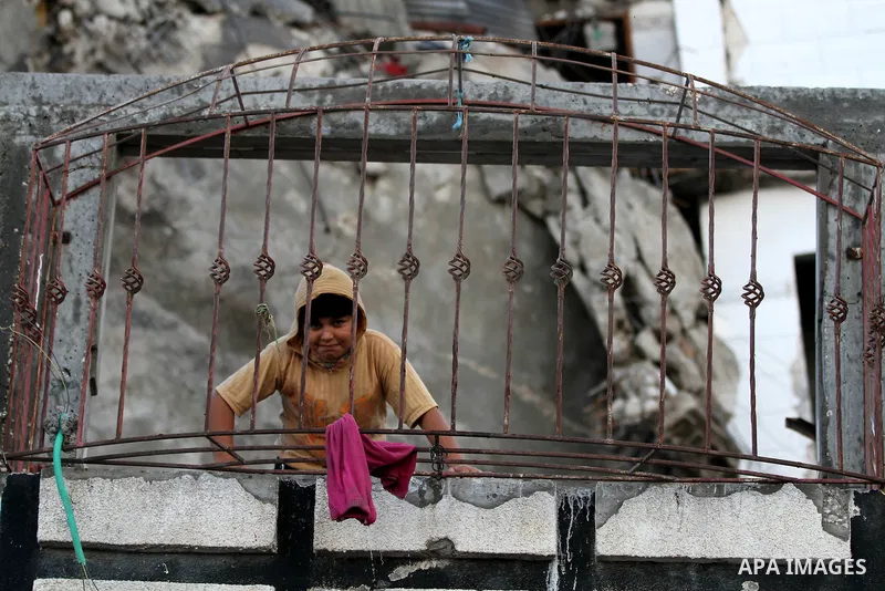 Palestinian Family members inspect thier house destroyed during a recent Israeli airstrike in Gaza City, 23 November 2012. Palestinians and Israelis on both sides of the Gaza border tried to resume everyday life after a...