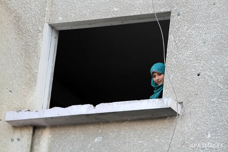 Palestinian Family members inspect thier house destroyed during a recent Israeli airstrike in Gaza City, 23 November 2012. Palestinians and Israelis on both sides of the Gaza border tried to resume everyday life after a...