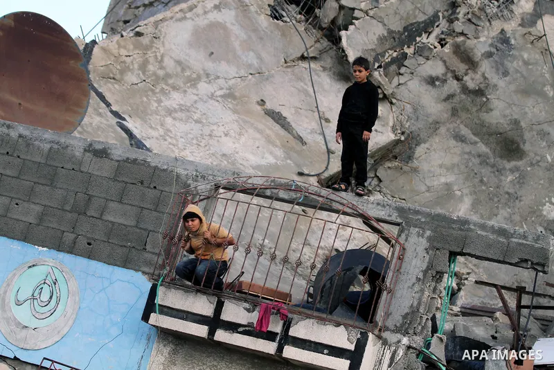 Palestinian Family members inspect thier house destroyed during a recent Israeli airstrike in Gaza City, 23 November 2012. Palestinians and Israelis on both sides of the Gaza border tried to resume everyday life after a...