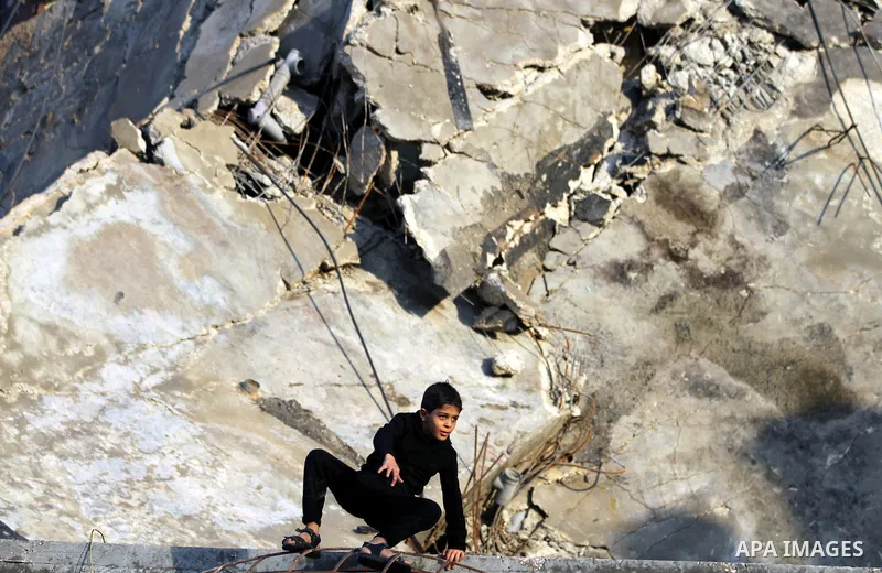 Palestinian Family members inspect thier house destroyed during a recent Israeli airstrike in Gaza City, 23 November 2012. Palestinians and Israelis on both sides of the Gaza border tried to resume everyday life after a...