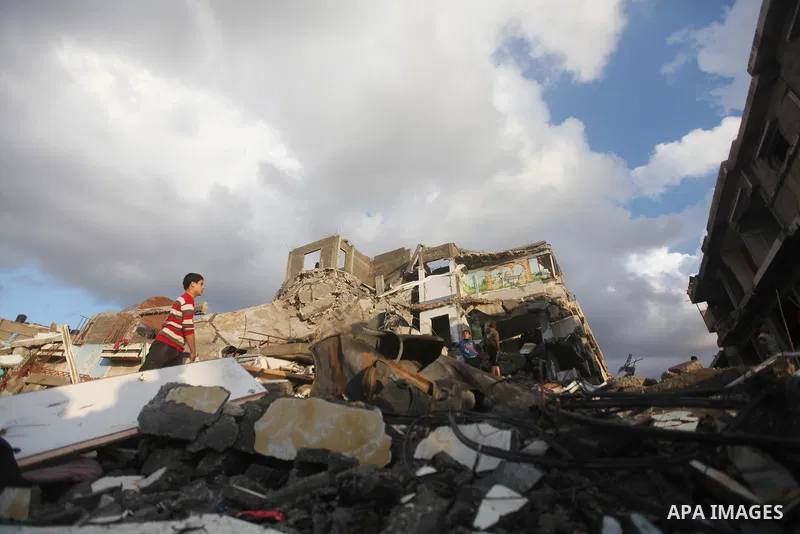 Palestinian Family members inspect thier house destroyed during a recent Israeli airstrike in Gaza City, 23 November 2012. Palestinians and Israelis on both sides of the Gaza border tried to resume everyday life after a...