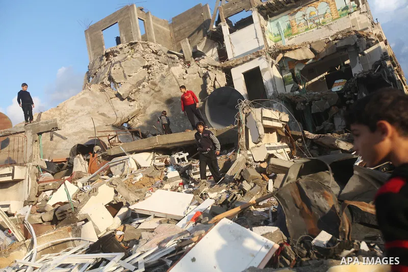 Palestinian Family members inspect thier house destroyed during a recent Israeli airstrike in Gaza City, 23 November 2012. Palestinians and Israelis on both sides of the Gaza border tried to resume everyday life after a...