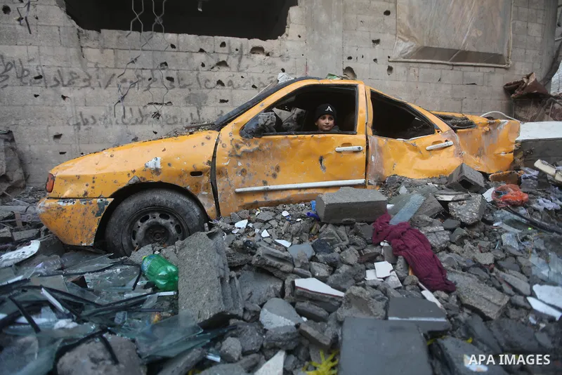 Palestinian Family members inspect thier house destroyed during a recent Israeli airstrike in Gaza City, 23 November 2012. Palestinians and Israelis on both sides of the Gaza border tried to resume everyday life after a...