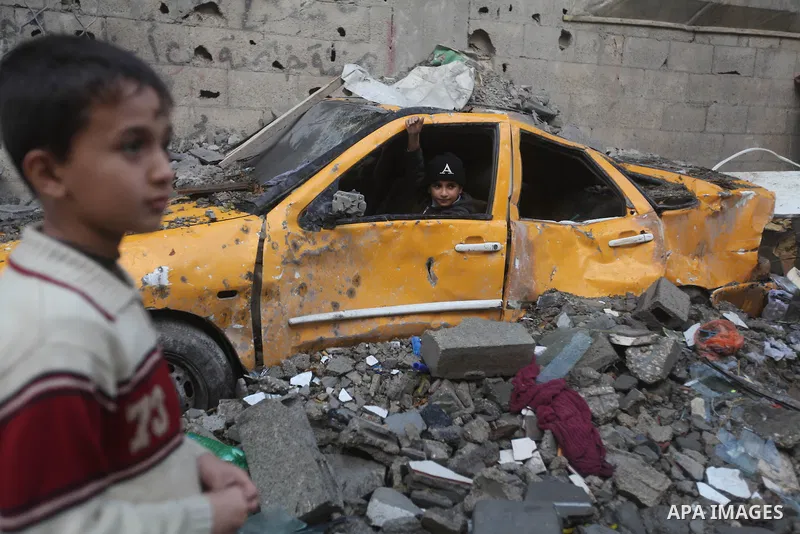 Palestinian Family members inspect thier house destroyed during a recent Israeli airstrike in Gaza City, 23 November 2012. Palestinians and Israelis on both sides of the Gaza border tried to resume everyday life after a...