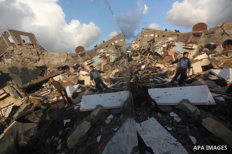 Palestinian Family members inspect thier house destroyed during a recent Israeli airstrike in Gaza City, 23 November 2012. Palestinians and Israelis on both sides of the Gaza border tried to resume everyday life after a...