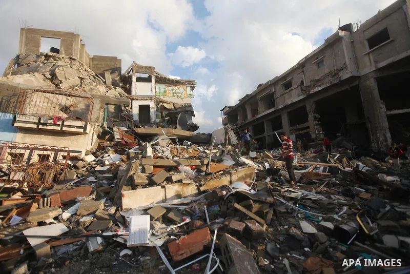 Palestinian Family members inspect thier house destroyed during a recent Israeli airstrike in Gaza City, 23 November 2012. Palestinians and Israelis on both sides of the Gaza border tried to resume everyday life after a...