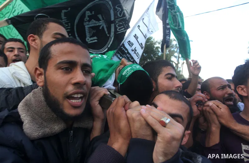 Palestinians carry the body of Anwar Qudih, 20, during his funeral in Khan Younis, southern Gaza Strip, Nov. 23, 2012. Israeli troops at the Gaza border shot dead Qudeh and wounded 15 more on Friday, health officials sai...