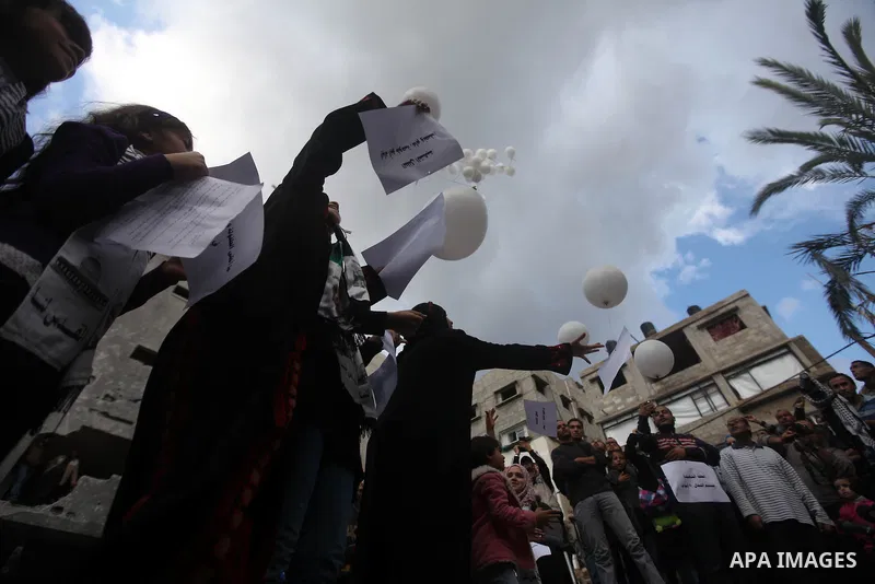 Palestinians release balloons at the site of the destroyed house of the Dalou family in Gaza City November 24, 2012. Eleven members of the Dalou family were killed after an Israeli air strike on their house during the ei...