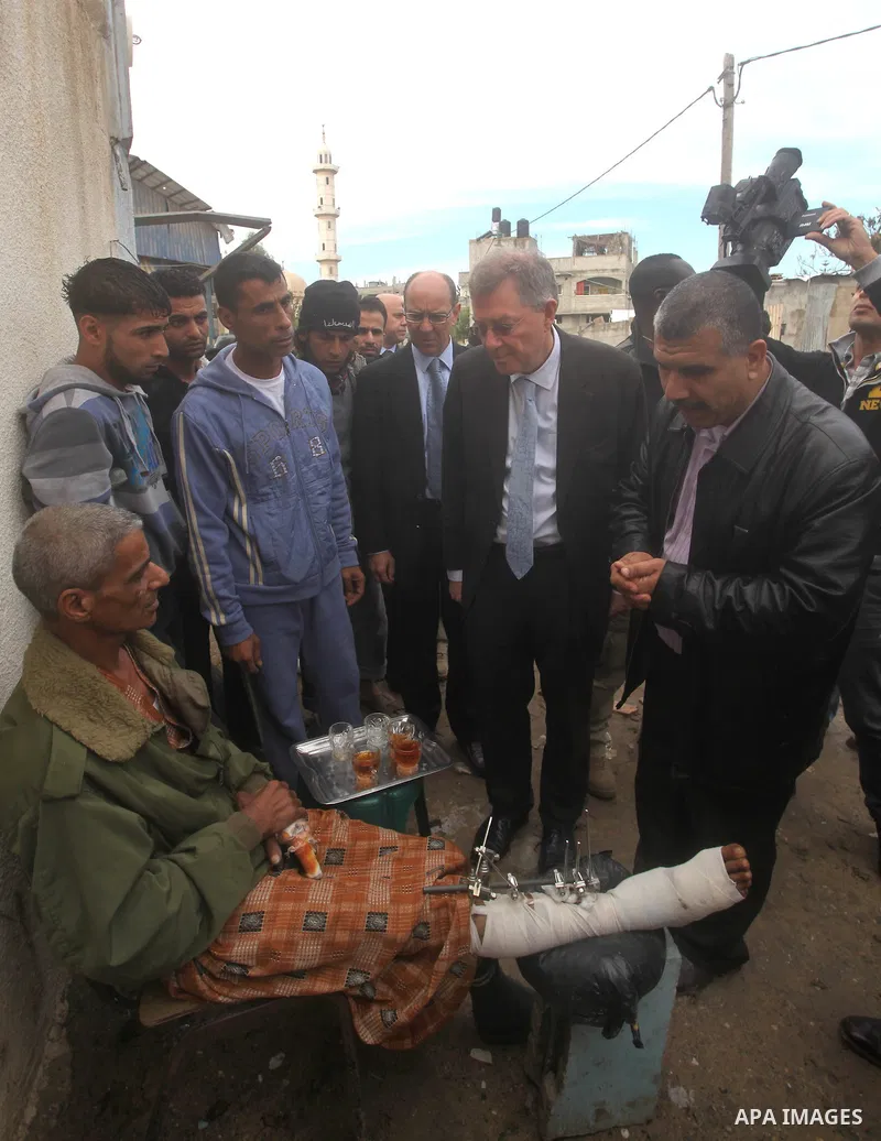 Robert H. Serry, the United Nations special coordinator for the Middle East Peace Process, talks with a wounded Palestinian man during his visit to Gaza Strip in Gaza City on Nov. 25, 2012. Photo by Ashraf Amra