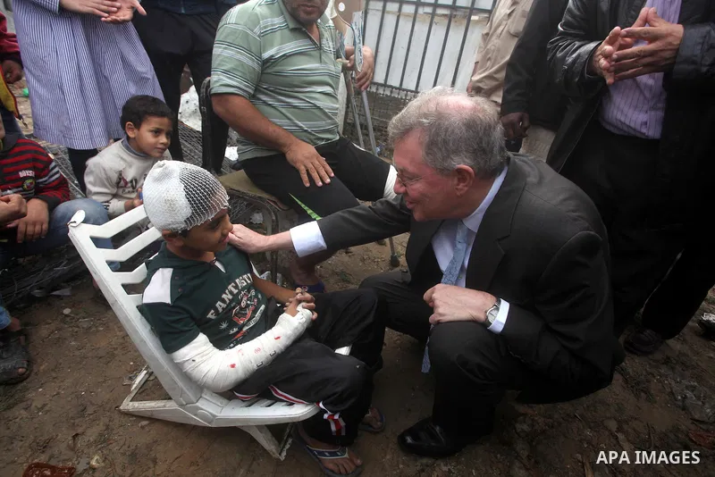 Robert H. Serry, the United Nations special coordinator for the Middle East Peace Process, talks with a wounded Palestinian man during his visit to Gaza Strip in Gaza City on Nov. 25, 2012. Photo by Ashraf Amra