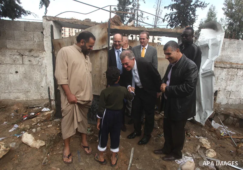 Robert H. Serry, the United Nations special coordinator for the Middle East Peace Process, talks with a wounded Palestinian man during his visit to Gaza Strip in Gaza City on Nov. 25, 2012. Photo by Ashraf Amra