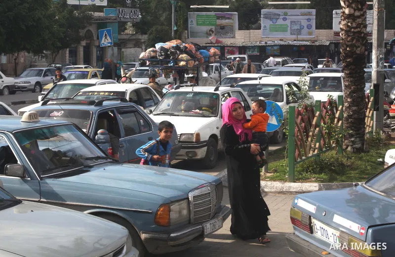 Palestinians walk at a market in Gaza City, 25 November 2012. Normal life in Gaza resumed remarkably fast after a ceasefire agreement was announced following eight days of cross border violence between Israel and the Gaz...