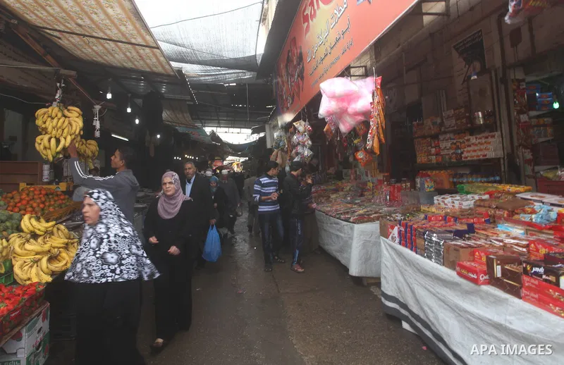 Palestinians walk at a market in Gaza City, 25 November 2012. Normal life in Gaza resumed remarkably fast after a ceasefire agreement was announced following eight days of cross border violence between Israel and the Gaz...