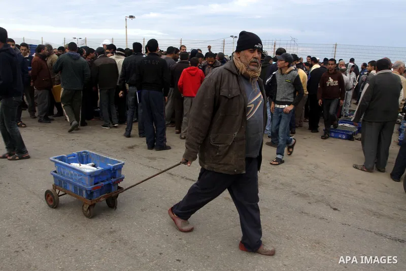 Palestinian men sell fish at a market in Gaza City November 27, 2012. Israel eased restrictions on Gaza fishermen on Saturday, further implementing truce brokered by Egypt after a week of fierce fighting, Palestinian off...
