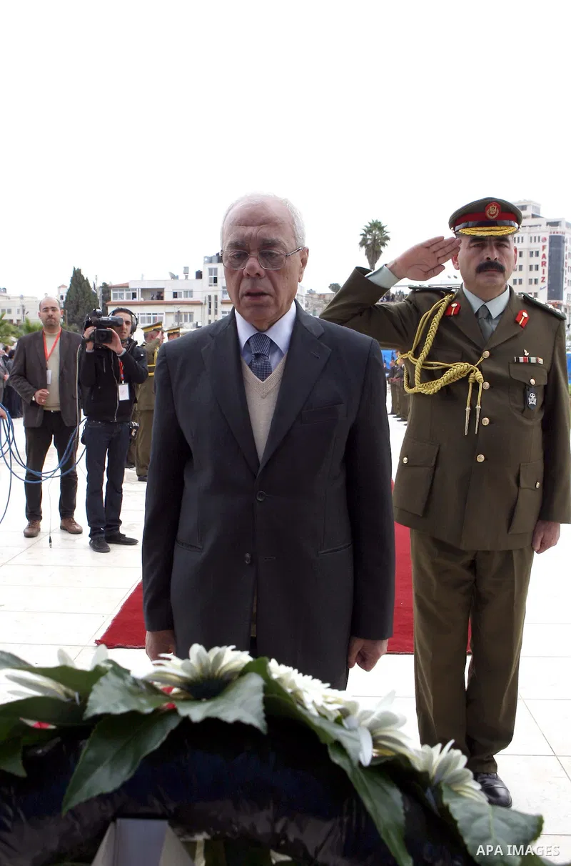 Tayeb Abdel Rahim (front), secretary-general of the Palestinian presidency, places a wreath at the tomb of late Palestinian leader during a ceremony in the West Bank city of Ramallah, on Nov. 27, 2012. Samples of the rem...