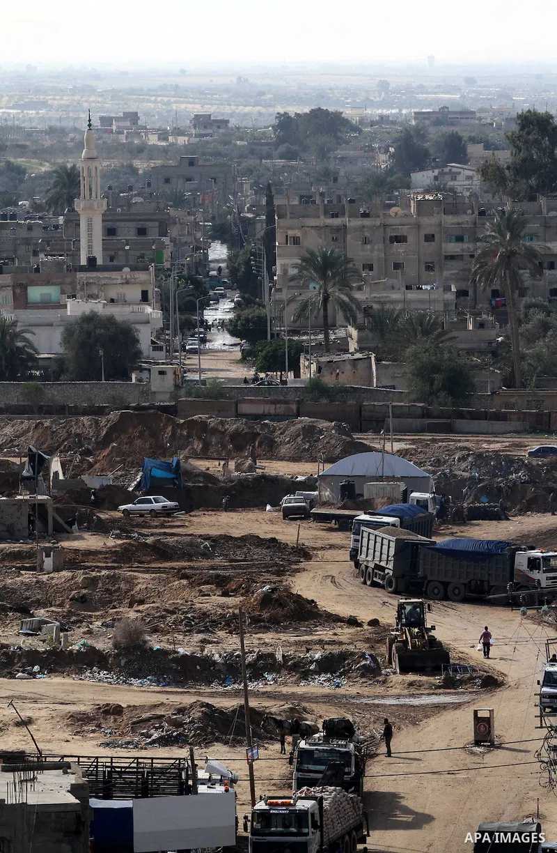 Palestinians work at the entrance of a smuggling tunnels dug beneath the Egyptian-Gaza border in Rafah, in the southern Gaza Strip November 27, 2012. Knee-deep in craters carved out by Israeli air strikes, Palestinians w...
