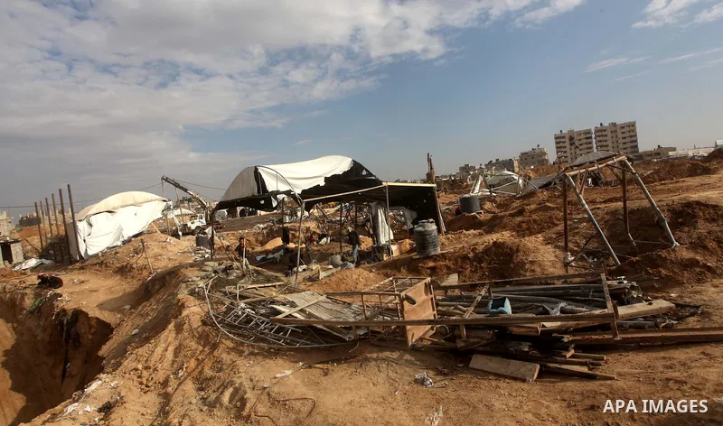 Palestinians work at the entrance of a smuggling tunnels dug beneath the Egyptian-Gaza border in Rafah, in the southern Gaza Strip November 27, 2012. Knee-deep in craters carved out by Israeli air strikes, Palestinians w...