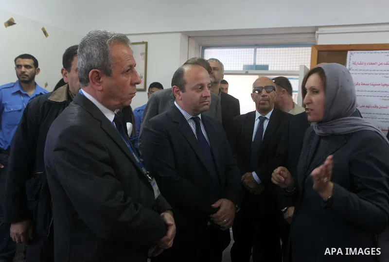 John Gat Rutter representative of the European Union visits UNRWA hospital in Gaza city, on Nov. 28, 2012. The European Commission will contribute 11.5 million euros to support the work of the United Nations assisting Pa...