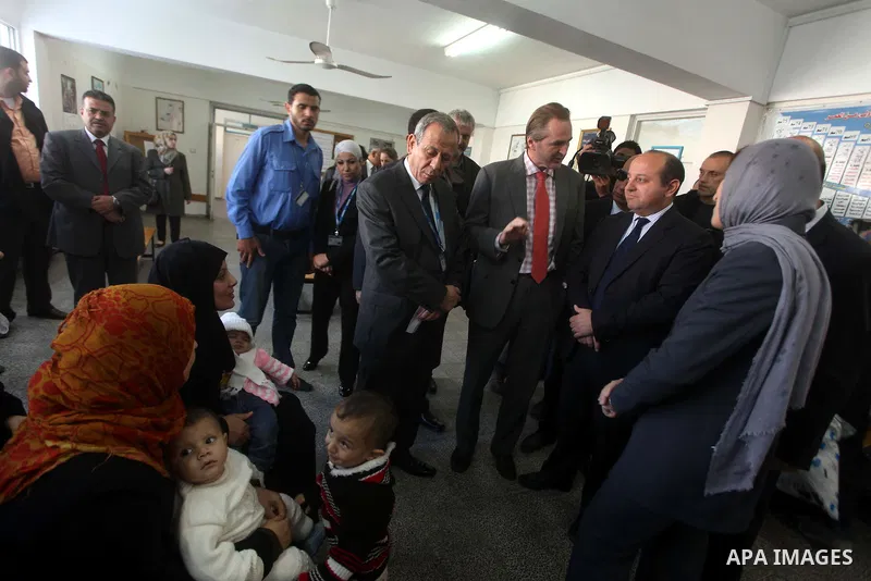 John Gat Rutter representative of the European Union visits UNRWA hospital in Gaza city, on Nov. 28, 2012. The European Commission will contribute 11.5 million euros to support the work of the United Nations assisting Pa...