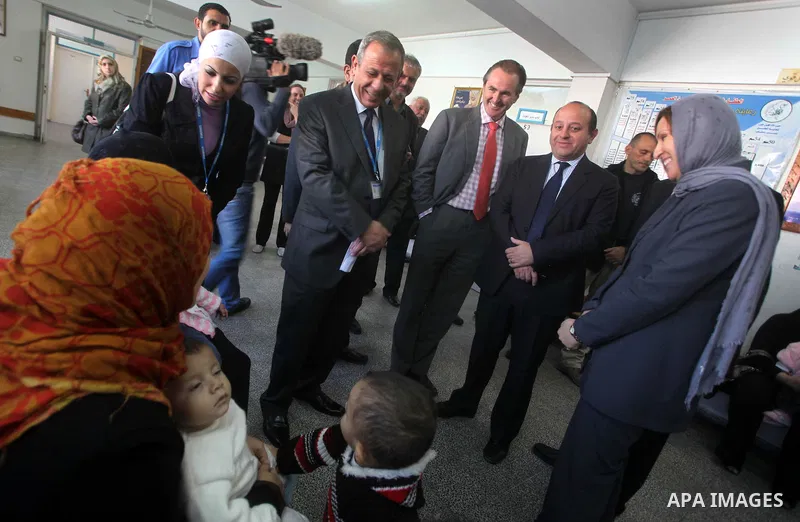 John Gat Rutter representative of the European Union visits UNRWA hospital in Gaza city, on Nov. 28, 2012. The European Commission will contribute 11.5 million euros to support the work of the United Nations assisting Pa...