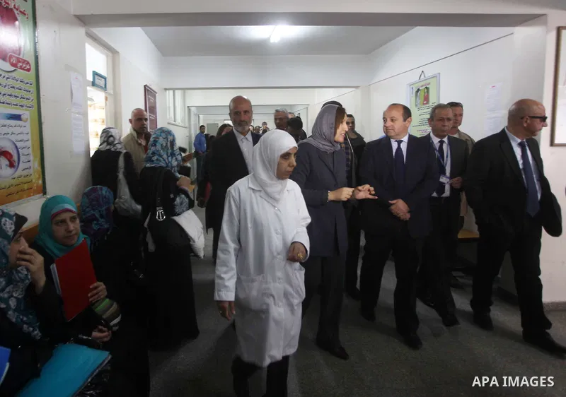 John Gat Rutter representative of the European Union visits UNRWA hospital in Gaza city, on Nov. 28, 2012. The European Commission will contribute 11.5 million euros to support the work of the United Nations assisting Pa...