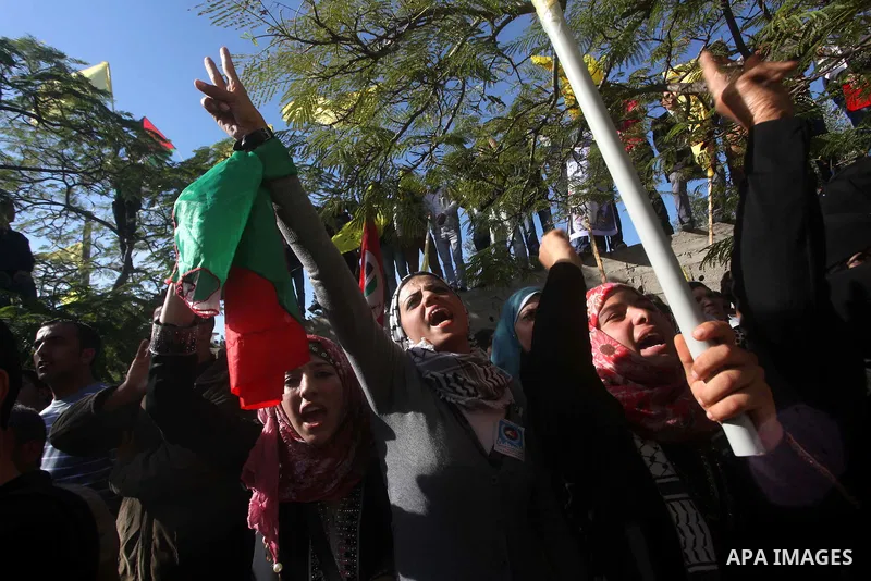 Palestinians take part in a rally in support of the efforts of President Mahmoud Abbas (pictured in poster) to secure a diplomatic upgrade at the United Nations, in Gaza City November 29, 2012. The U.N. General Assembly...