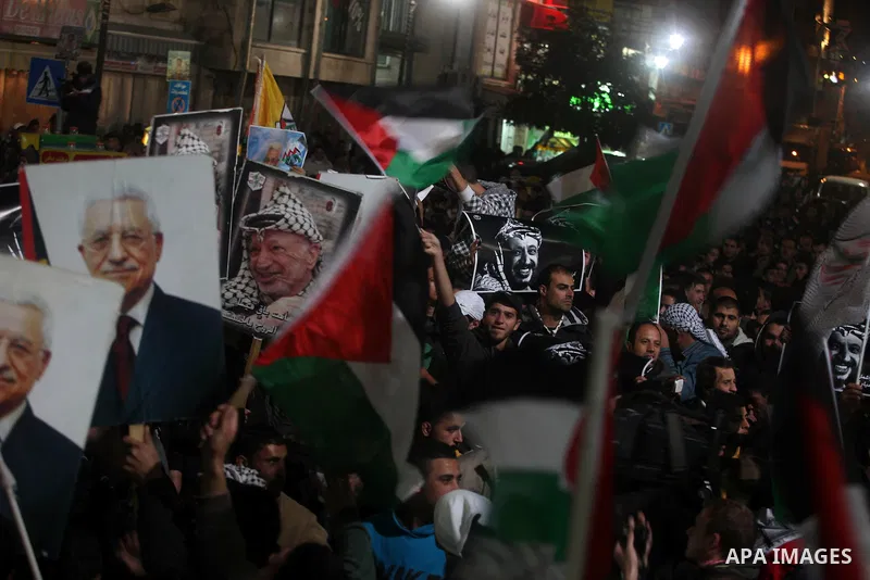 Palestinians celebrate in the West Bank city of Hebron on November 29, 2012 after the General Assembly voted to recognise Palestine as a non-member state. The UN General Assembly on Thursday voted overwhelmingly to recog...