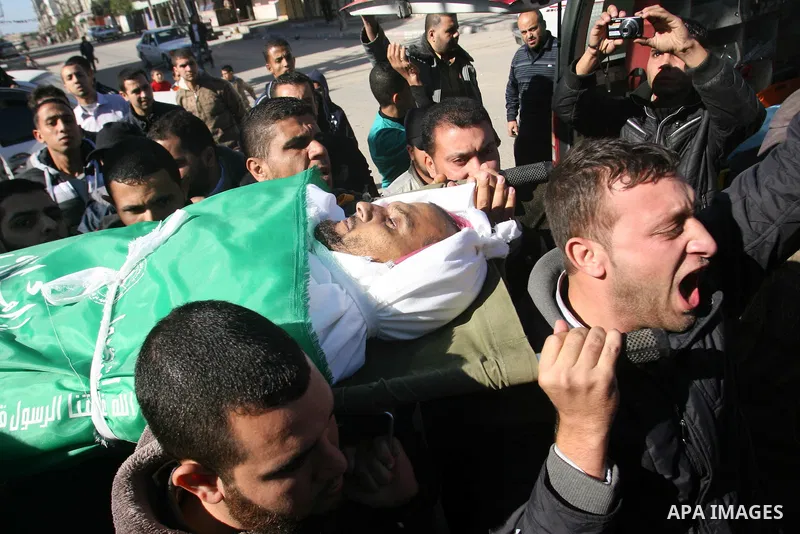 Palestinians carry the body of Hussam al-Hams, a member of Hamas' security forces, during his funeral in Rafah, in the southern Gaza Strip November 30, 2012. Al-Hams died on Thursday of a wound he suffered from an Israel...