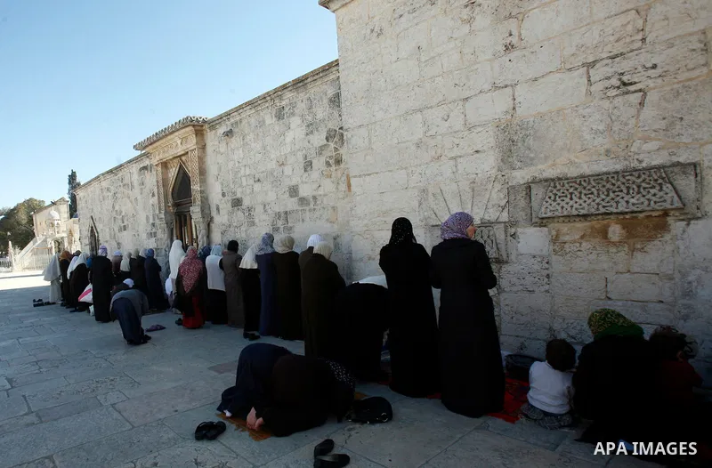 Palestinian women attend the Friday prayers at the al-Aqsa mosque compound in Jerusalem's old city on November 30, 2012. Photo by Mahfouz Abu Turk