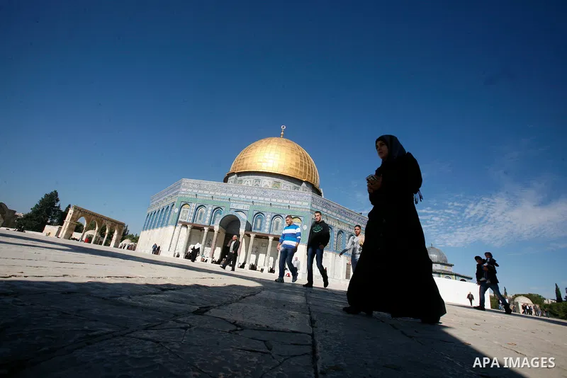 Palestinians walk at the al-Aqsa mosque compound following the Friday prayer in Jerusalem's old city on November 30, 2012. Photo by Mahfouz Abu Turk