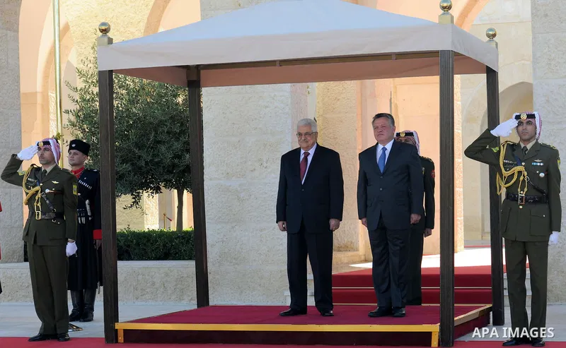 Palestinian President Mahmoud Abbas (L) meets with Jordan King Abdullah II (R) in Amman, 02 December 2012. Abbas stopped in Jordan on his way to Ramallah from New york after a vote on a resolution to upgrade the status o...