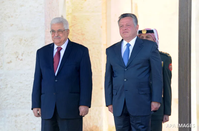 Palestinian President Mahmoud Abbas (L) meets with Jordan King Abdullah II (R) in Amman, 02 December 2012. Abbas stopped in Jordan on his way to Ramallah from New york after a vote on a resolution to upgrade the status o...