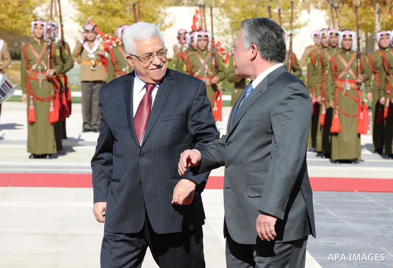 Palestinian President Mahmoud Abbas (L) meets with Jordan King Abdullah II (R) in Amman, 02 December 2012. Abbas stopped in Jordan on his way to Ramallah from New york after a vote on a resolution to upgrade the status o...