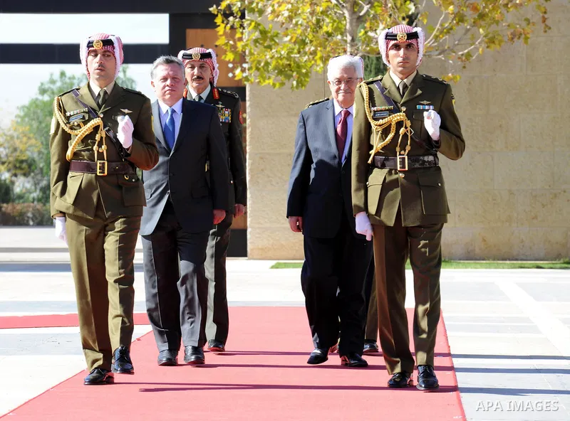 Palestinian President Mahmoud Abbas meets with Jordan King Abdullah II in Amman, 02 December 2012. Abbas stopped in Jordan on his way to Ramallah from New york after a vote on a resolution to upgrade the status of the Pa...
