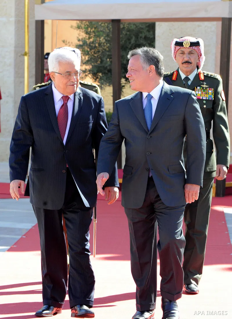 Palestinian President Mahmoud Abbas (L) meets with Jordan King Abdullah II (R) in Amman, 02 December 2012. Abbas stopped in Jordan on his way to Ramallah from New york after a vote on a resolution to upgrade the status o...